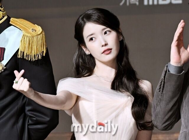 아이유 선결제 요구 논란